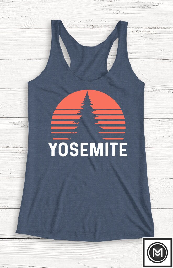 Yosemite Tank Top - Sommer Camping Shirt Damen Grafik T Abenteuer Explore Retro Vintage von Emtizee