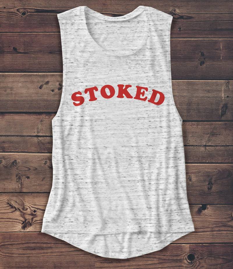 stoked - Frauen Muskel-T-Shirt Muskel Tank Grafik T-Shirt Workout Shirt Koffein Yoga Gym Tank Sommer Urlaub von Emtizee