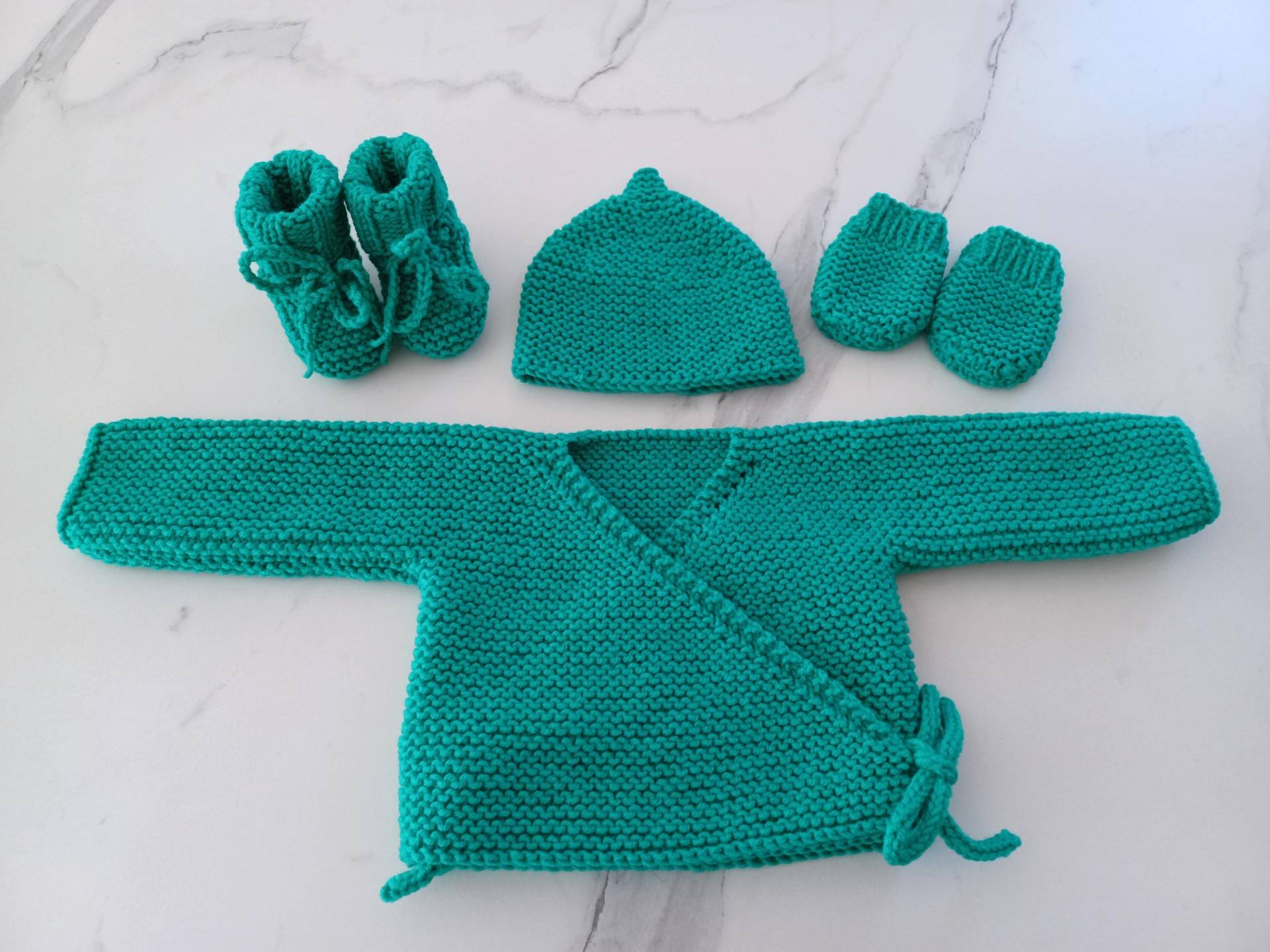3 - Oder 4-Teiliges Set Bh, Babyschuhe, Mütze, Fäustlinge, Smaragdgrüne Farbe, Babyausstattung Für Mädchen Jungen, Größe 0/1 Monat von EnPassantparHasard
