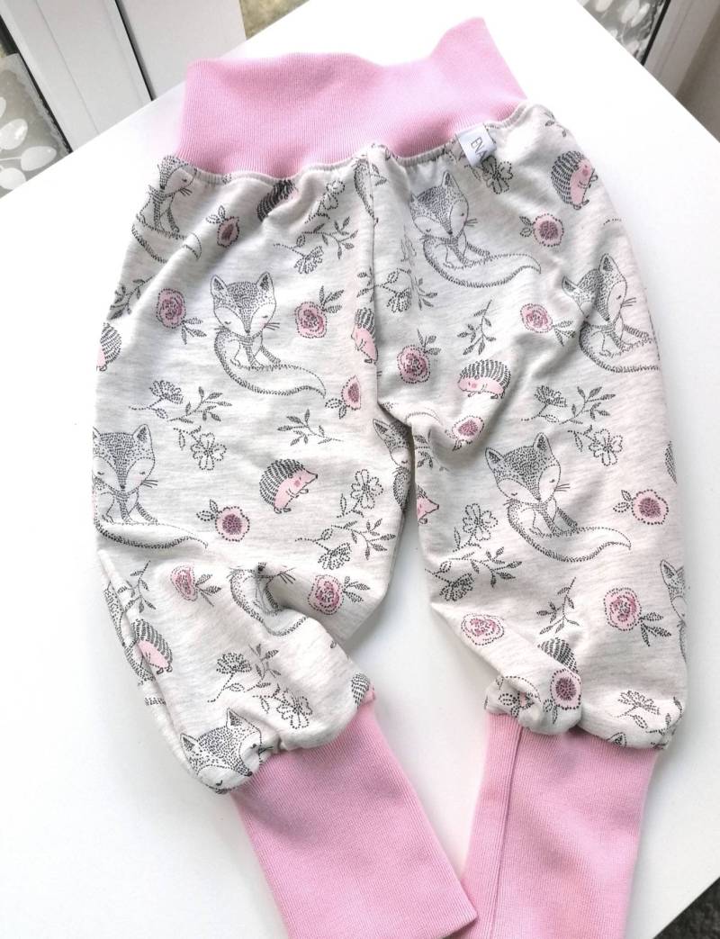 Mitwachshose Babyhose Pumphose Grau Mit Rosa Bündchen Fuchs Und Igel Gots Ökotex Mitwachshose Babyhose Pumphose Grau Mit Rosa Bündchen Fuchs Und Igel Gots Ökotex von EnableDesigns