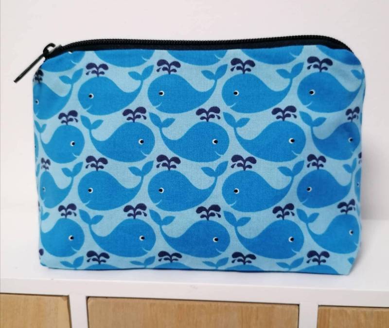 Necessaire Kulturbeutel Für Kinder "Wal", Wasserabweisend, Auswischbar von EnableDesigns