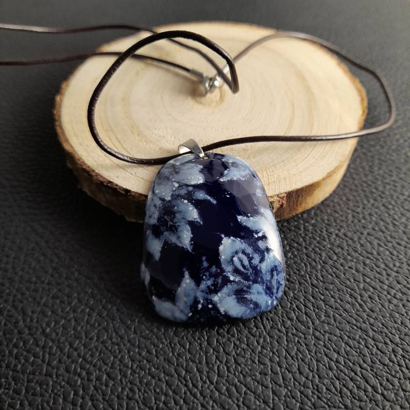 Besonderer Schmuck, Kette Aus Emaille Auf Kupfer, Blauer Anhänger, Braunes Echtlederband, Schmuck, Einzelstück, Minimalistisch, Glas von EnamelAnn