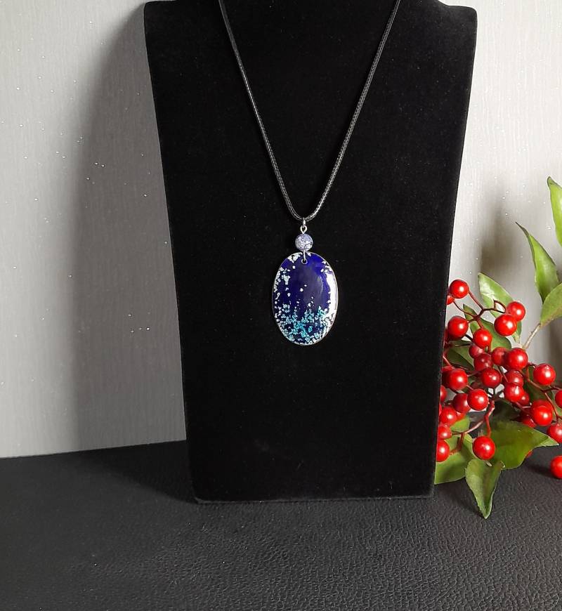 Kette Mit Blauem Anhänger, Emaille-Schmuck, Handgefertigtes Einzelstück, Geschenk, Ovaler Schmuck Aus Glas Kette Mit Blauem Anhänger, Emaille-Schmuck, Handgefertigtes Einzelstück, Geschenk, Ovaler Schmuck Aus Glas von EnamelAnn