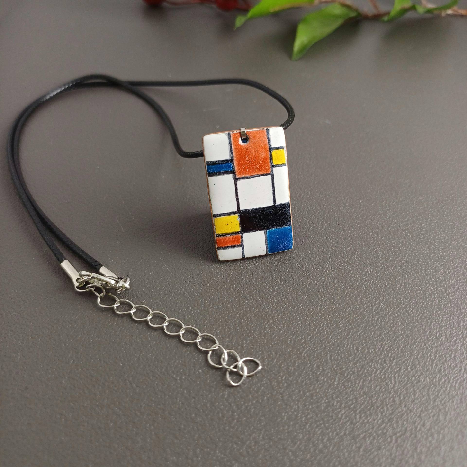 Kette Mit Emaille-Anhänger Nach Mondrian Motiv, Handgefertigt Und Handbemalt, Einzelstück, Schmuck, Selbstgemacht, Geschenk Kette Mit Emaille-Anhänger Nach Mondrian Motiv, Handgefertigt Und Handbemalt, Einzelstück, Schmuck, Selbstgemacht, Geschenk von EnamelAnn