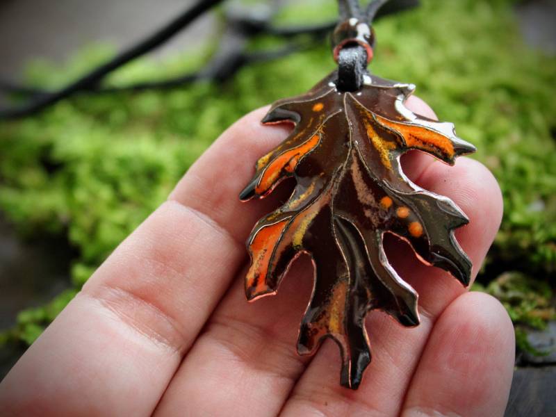 Herbst Eiche Blatt Halskette Rustikaler Wald Anhänger, Kupfer & Emaille Schmuck Herbst Eiche Blatt Halskette Rustikaler Wald Anhänger, Kupfer & Emaille Schmuck von EnamelMagic