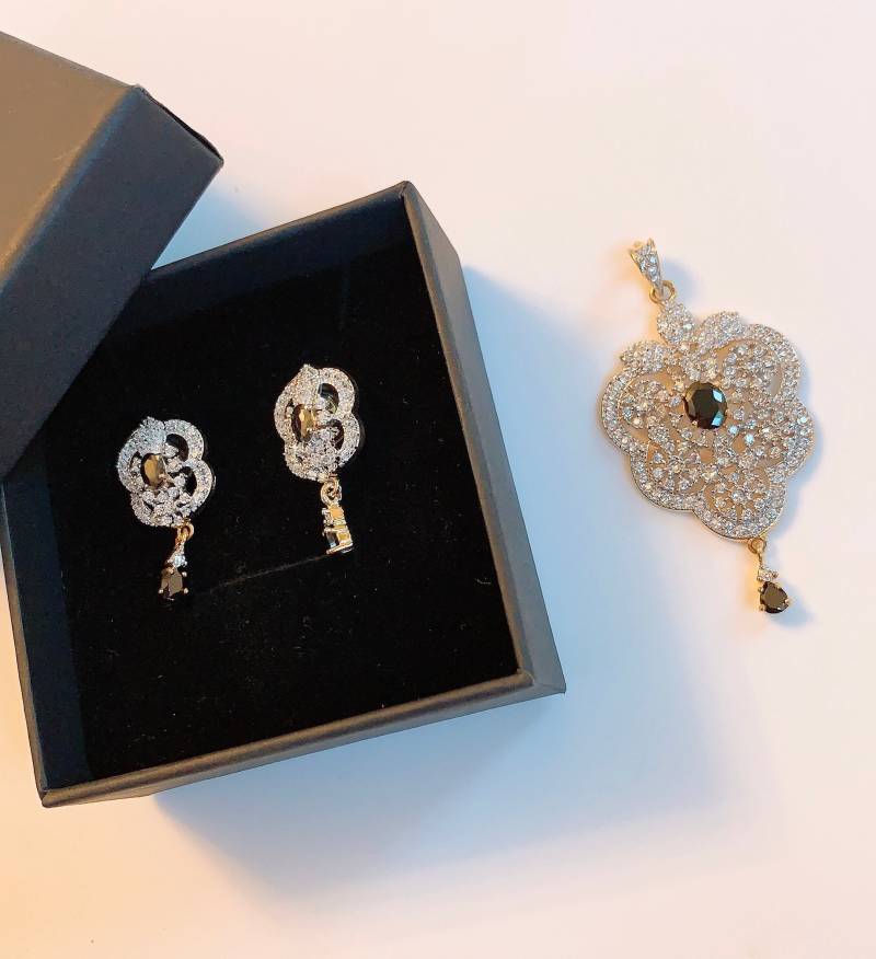 Neu Ankommen, Zirkonia Anhänger Ohrring Set, Versilbert, Brautschmuck, Prom Schmuck von Enayahs