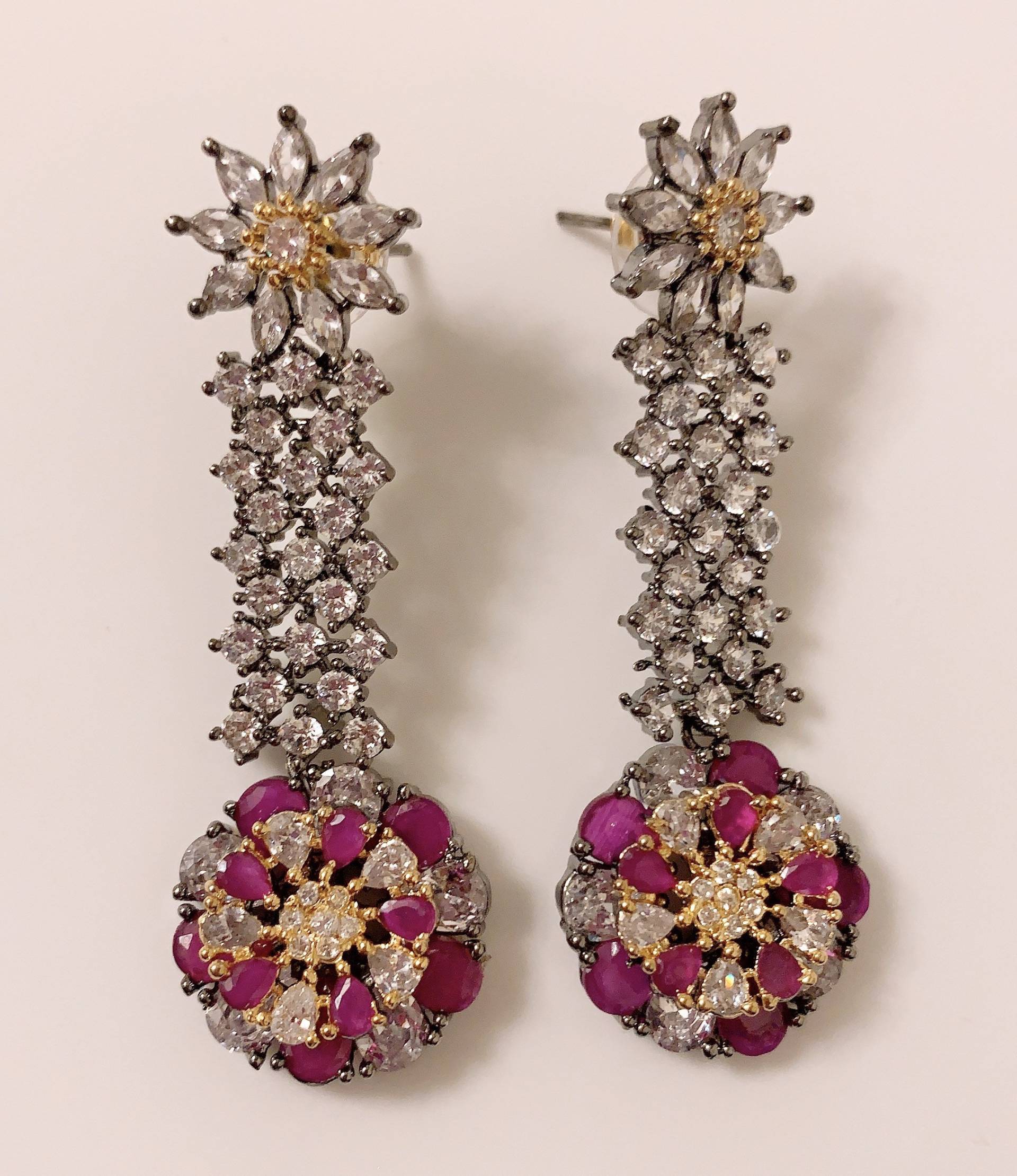 Ruby & Ad Floral Ohrringe Ruby & Ad Floral Ohrringe von Enayahs