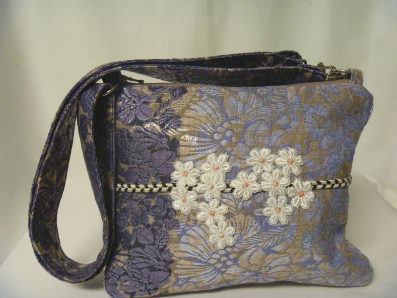 Blaue Ombre Seide Matelasse Handtasche, Florale Handtasche Blaue Ombre Seide Matelasse Handtasche, Florale Handtasche von EnchantaStudio