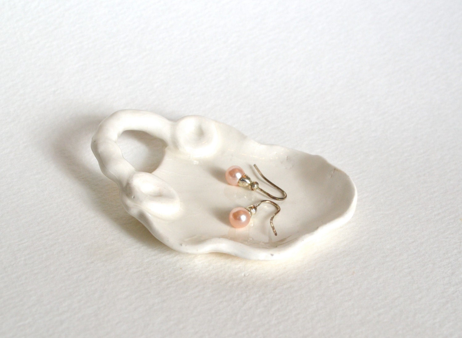 Weiß Auf Weiß Hand Modelliert Keramik Schmuckschale ~ Schale von EnchanteLLC