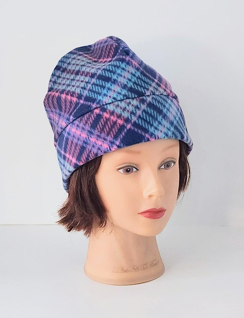 Blau Karierte Fleece Mütze Mit Extra Wärmeband, Geschenk Für Sie, Ihn, Wintermütze, Unisex Geschenk, Handgemachtes von EnchantedAcresDesign