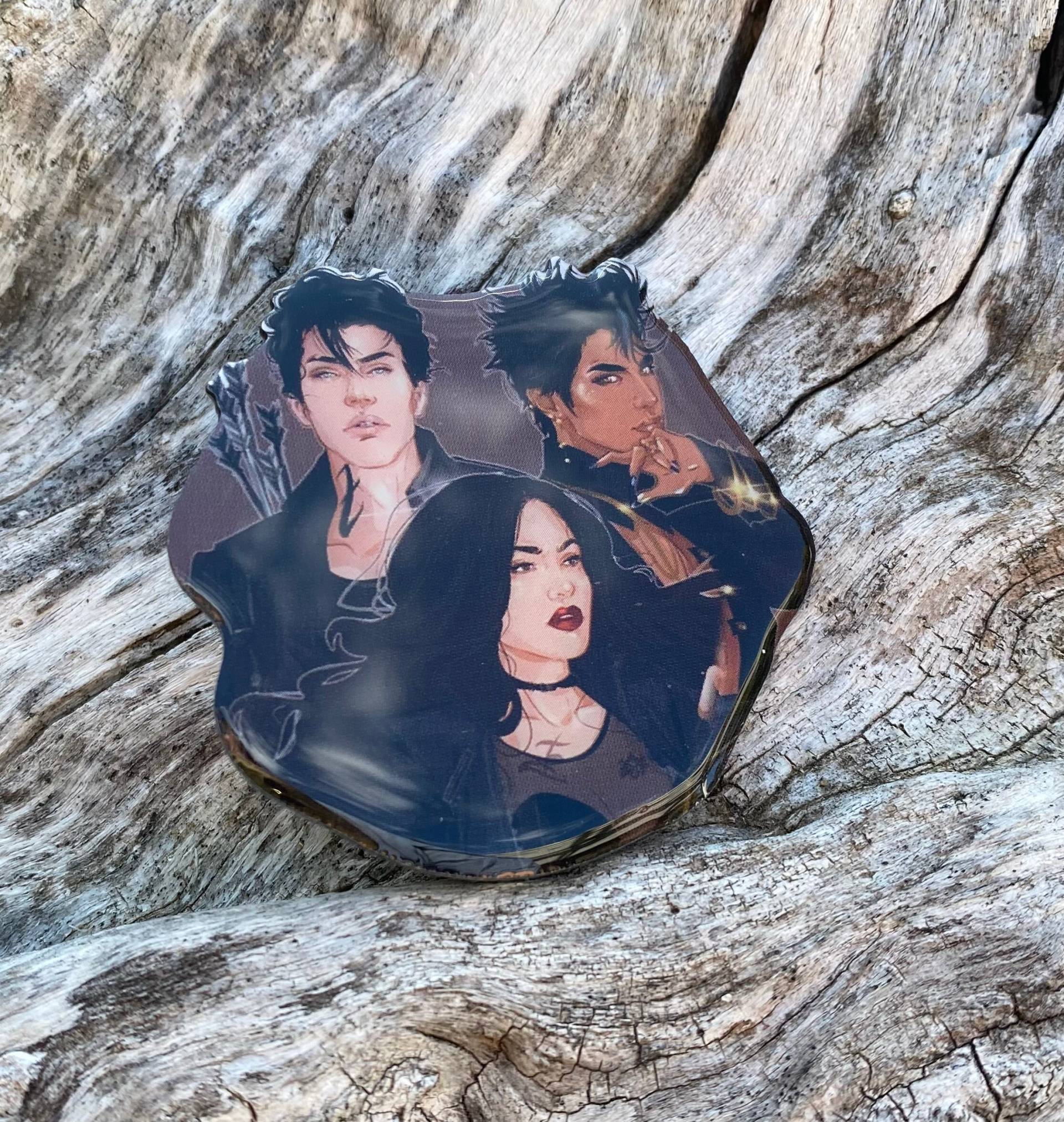 Alec, Magnus Und Izzy Trio Offset Epoxy Pin Alec, Magnus Und Izzy Trio Offset Epoxy Pin von EnchantedExtrasbyBri
