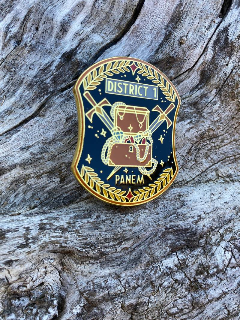 Distrikt 1 Emaille Pin von EnchantedExtrasbyBri