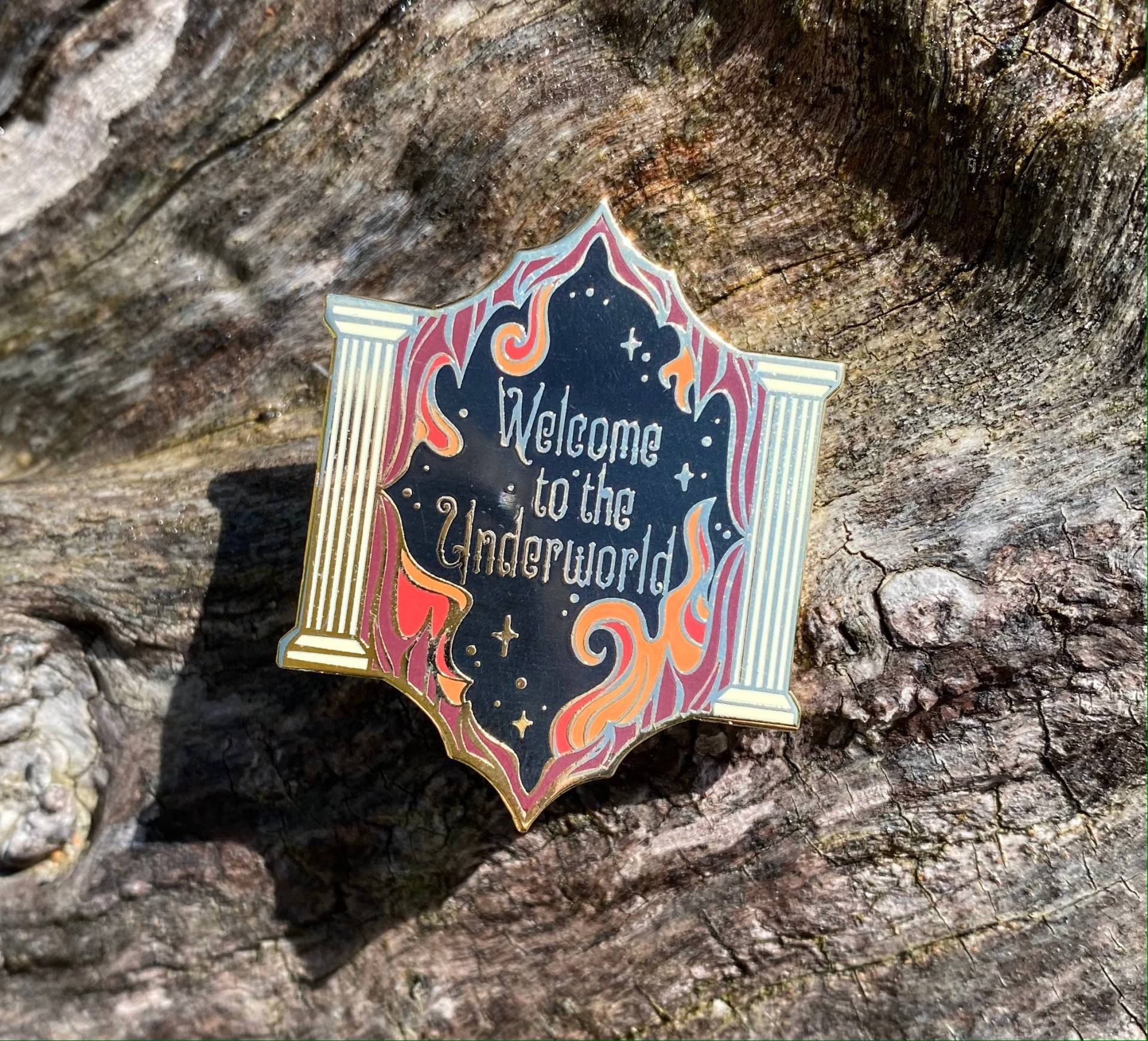 Eingestellte Emaille-Anstecknadel „Welcome To The Underworld Enchanted Destinations" Eingestellte Emaille-Anstecknadel „Welcome To The Underworld Enchanted Destinations" von EnchantedExtrasbyBri