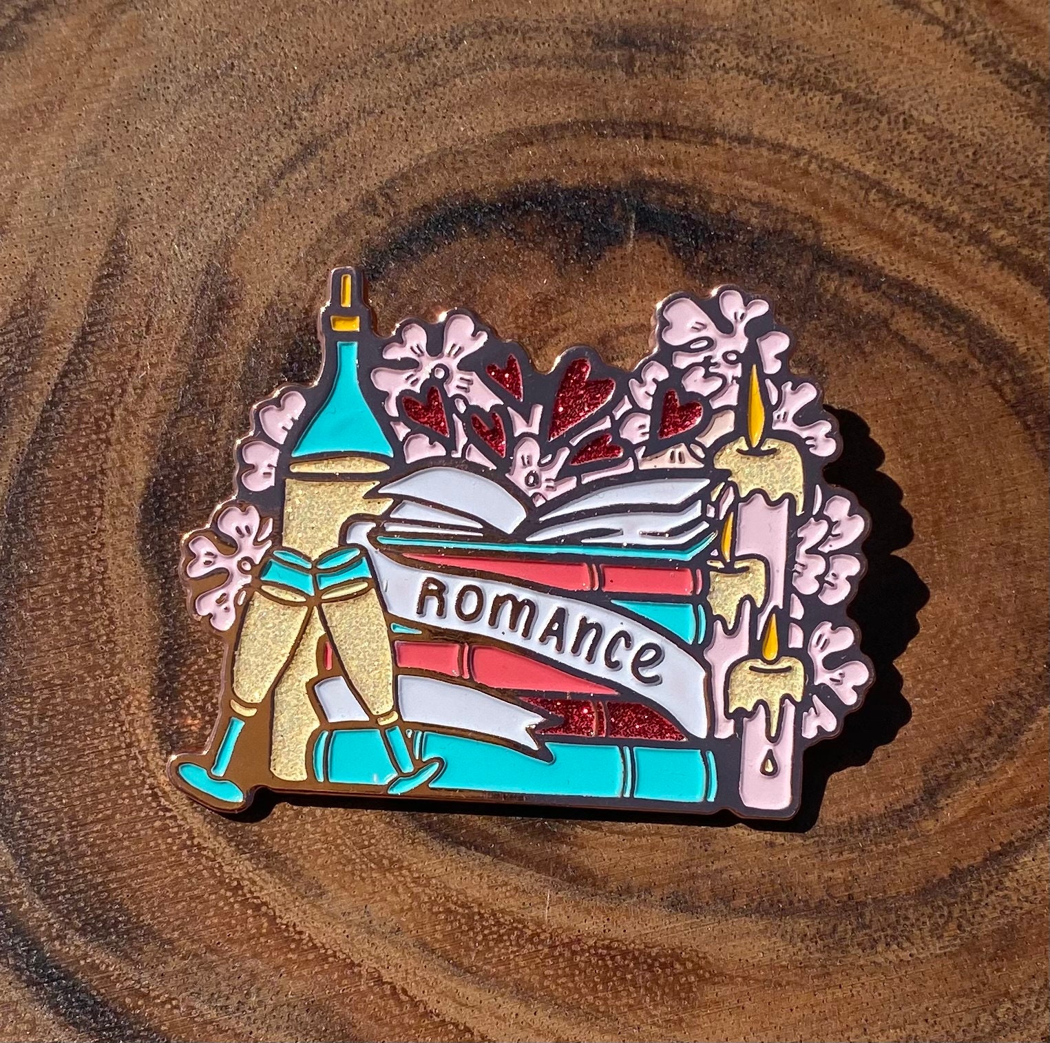 Romanze Buch Stapel Enamel Pin von EnchantedExtrasbyBri