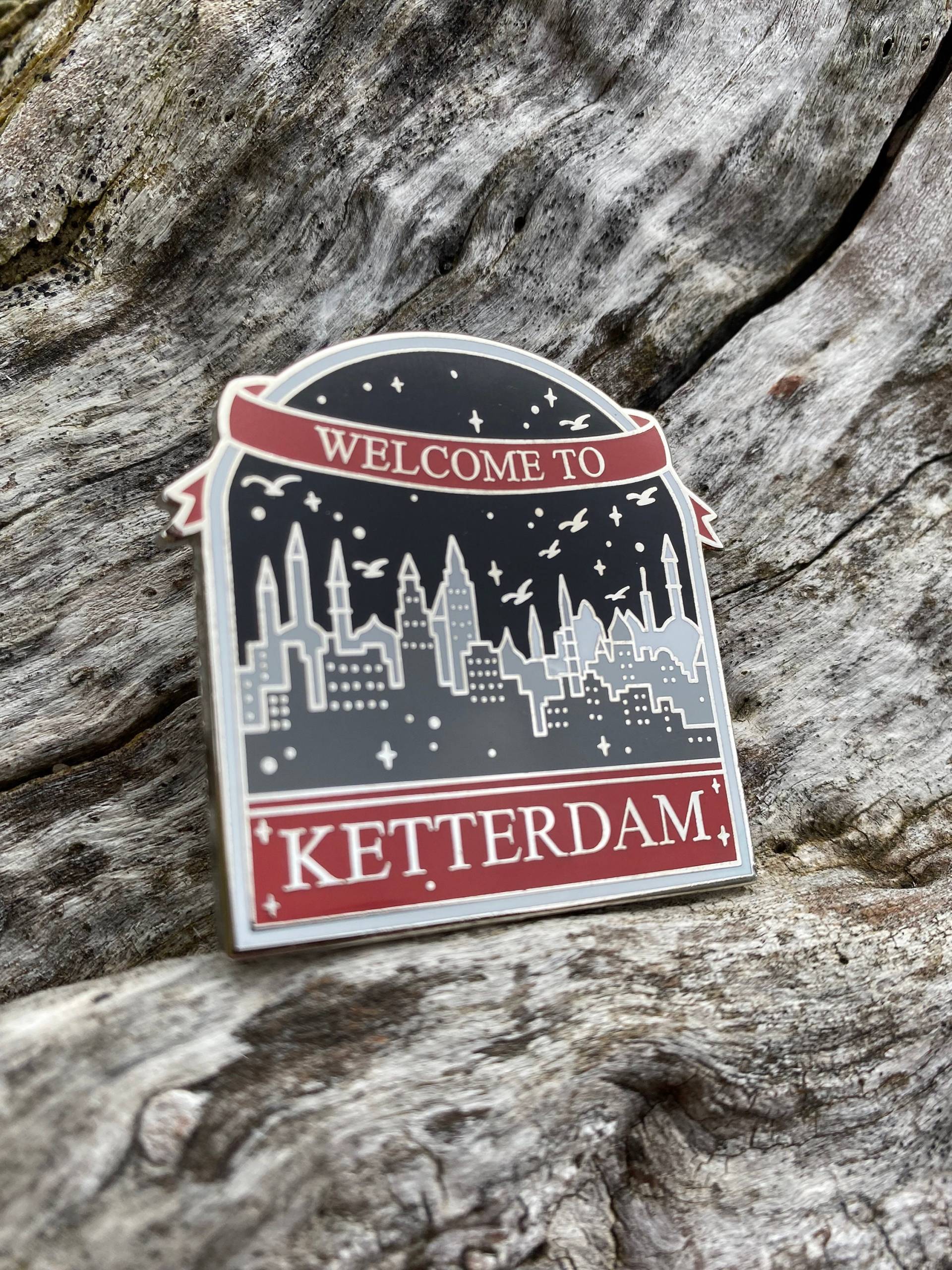 Ketterdam Hard Enamel Pin Soc Bookish Ziel Sammlung Leser Geschenke Ketterdam Hard Enamel Pin Soc Bookish Ziel Sammlung Leser Geschenke von EnchantedExtrasbyBri