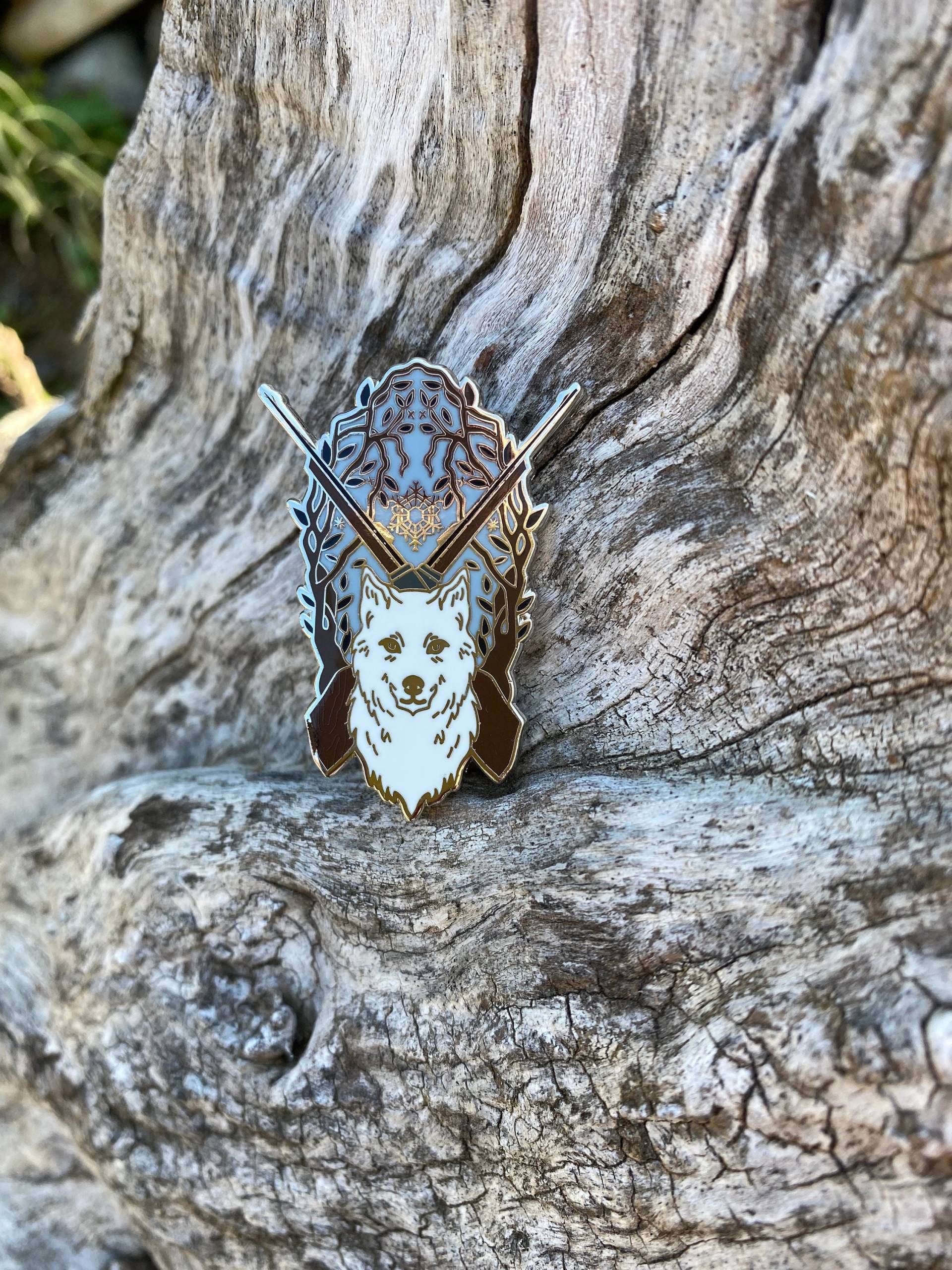 Six Of Crows Mathias Hard Enamel Pin Ketterdam Leser Geschenke Für Buchliebhaber Wolf Six Of Crows Mathias Hard Enamel Pin Ketterdam Leser Geschenke Für Buchliebhaber Wolf von EnchantedExtrasbyBri