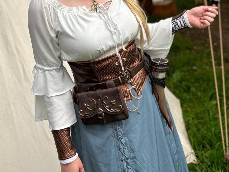 The Empress -Corsage The Empress -Corsage von EnchantedLaces