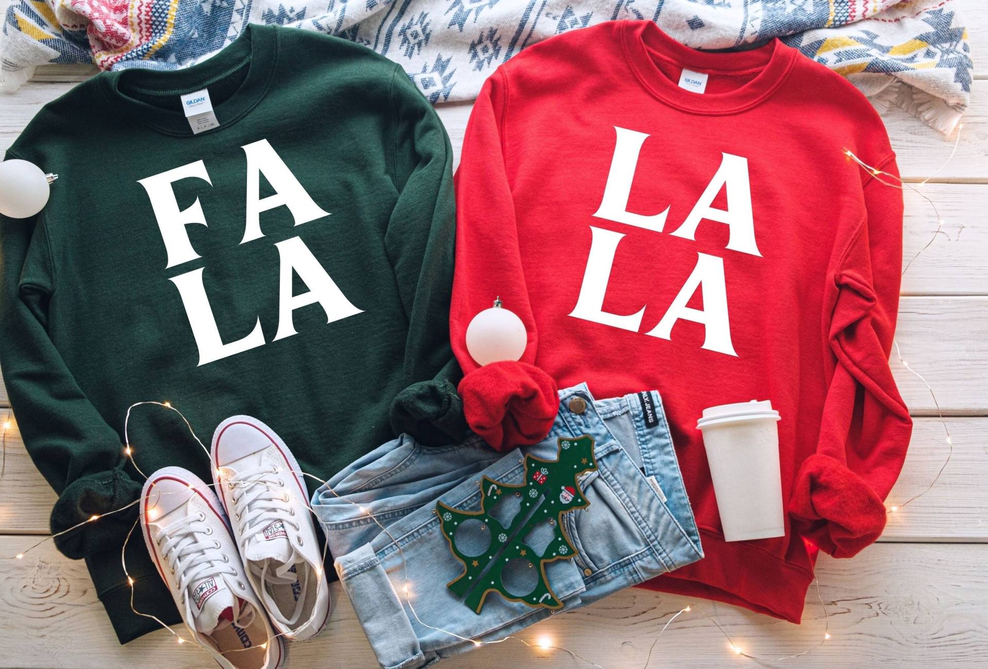 Fa La La, Weihnachts Sweatshirt, Frohe Weihnachten Passende Weihnachtspullover, Weihnachtspullover Familie von EnchantedLilyDesign