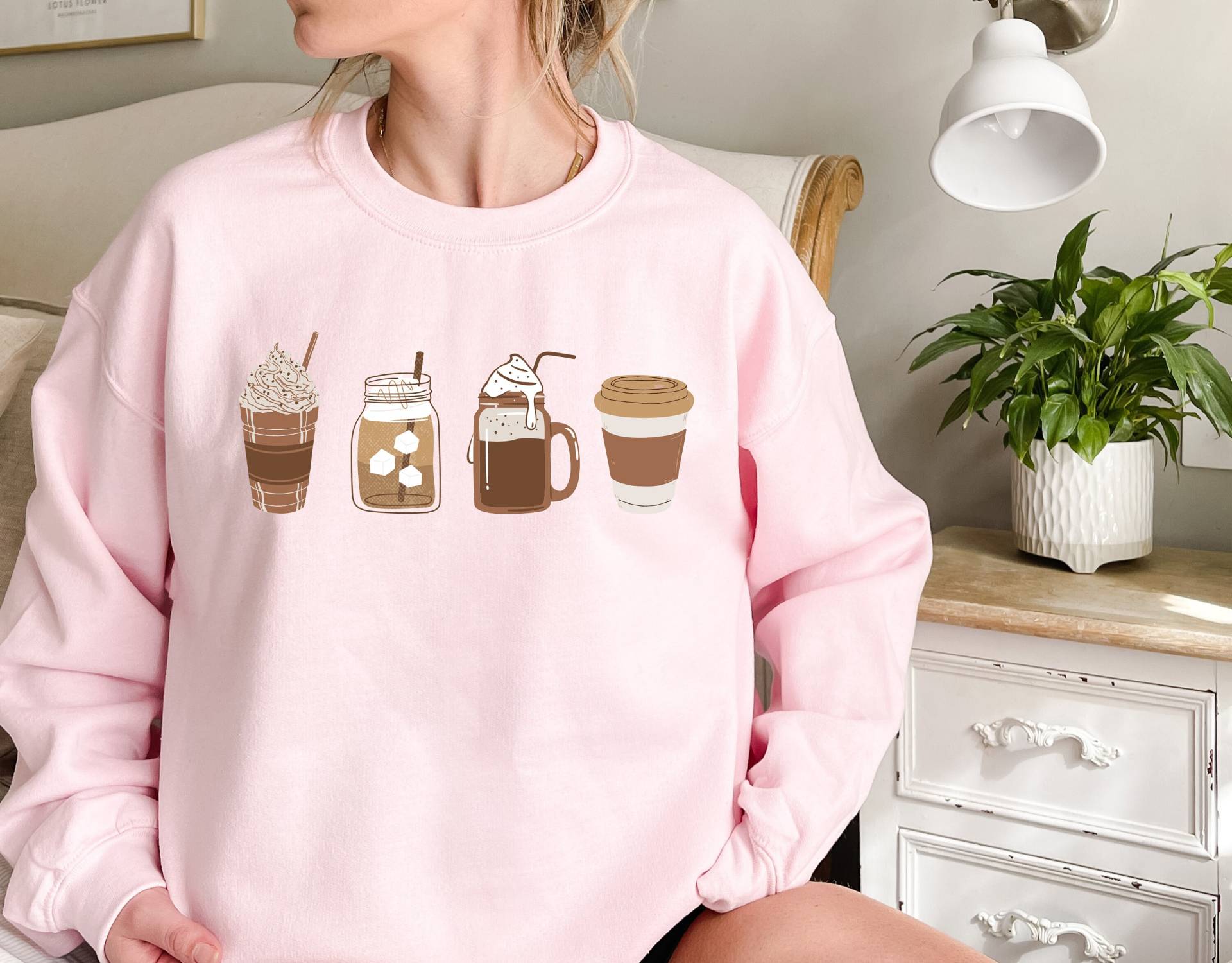 Kaffee Sweatshirt, Kaffeepullover, But First Coffee, Geschenk Für Kaffeeliebhaber, Coffee Please Shirt, Crewneck Sweatshirt Frauen, Kaffeeshirt von EnchantedLilyDesign