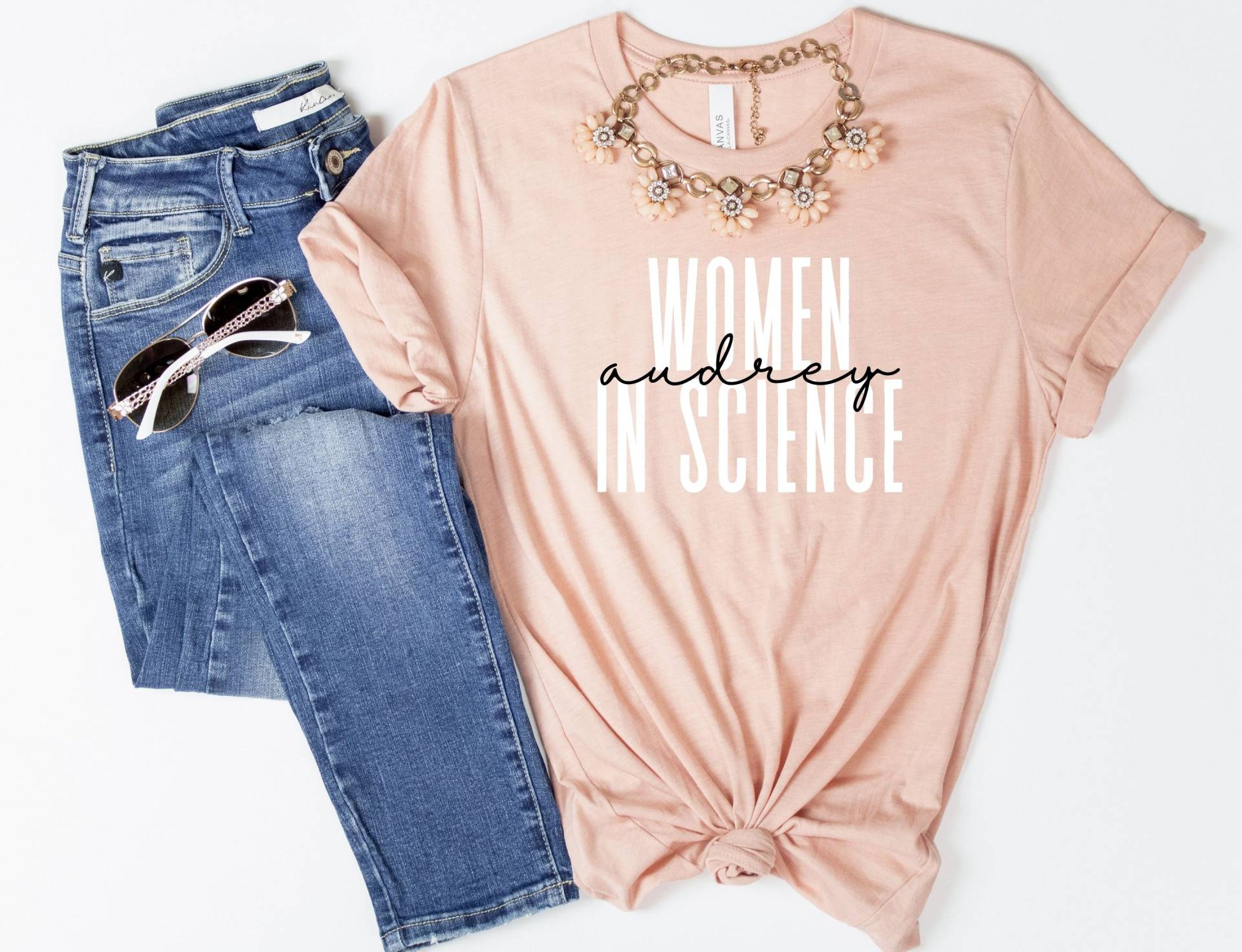 Personalisiertes Frauen in Science Shirt Steminist Frau Im Stiel Weibliche Empowerment Geschenk Phd Gift Chemie Mädchen Wissenschaftler Mathe von EnchantedLilyDesign