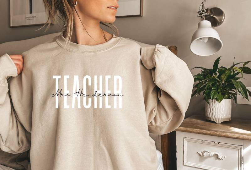 Personalisiertes Lehrer Sweatshirt | Geschenk Lehrerpullover Für Niedliche Lehrpullover Shirt Schule von EnchantedLilyDesign
