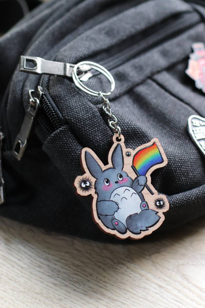Schlüsselanhänger Pride Flag Keychain Totoro Anime Merch von EnchantedSketches