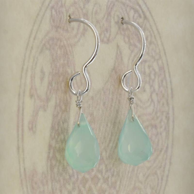 Zierliche Ohrringe, Seafoam Blau Aqua Chalcedon Briolette Edelstein Sterling Silber Handgemachte Geburtstag & Muttertagsgeschenk Zierliche Ohrringe, Seafoam Blau Aqua Chalcedon Briolette Edelstein Sterling Silber Handgemachte Geburtstag & Muttertagsgeschenk von EnchantedTeaPoems