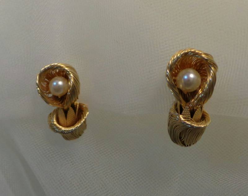 Vintage Hattie Carnegie Vergoldete Ohrringe Mit Perlen von EnchantingCollection