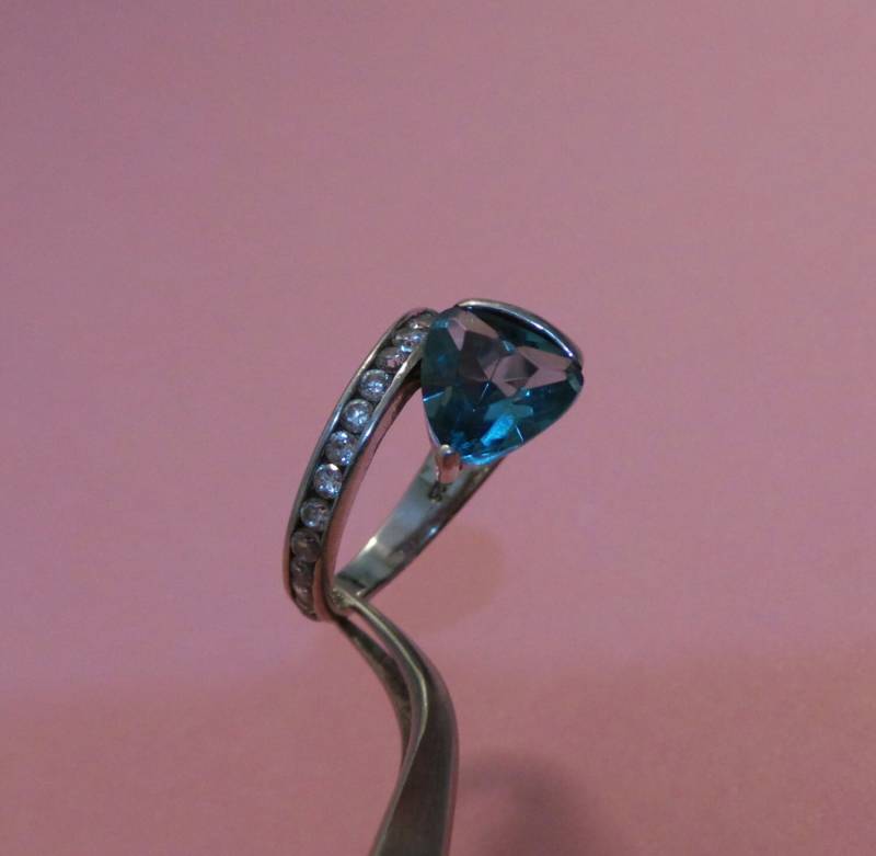 Vintage Sterling Silber Blauer Kristall Ring von EnchantingCollection