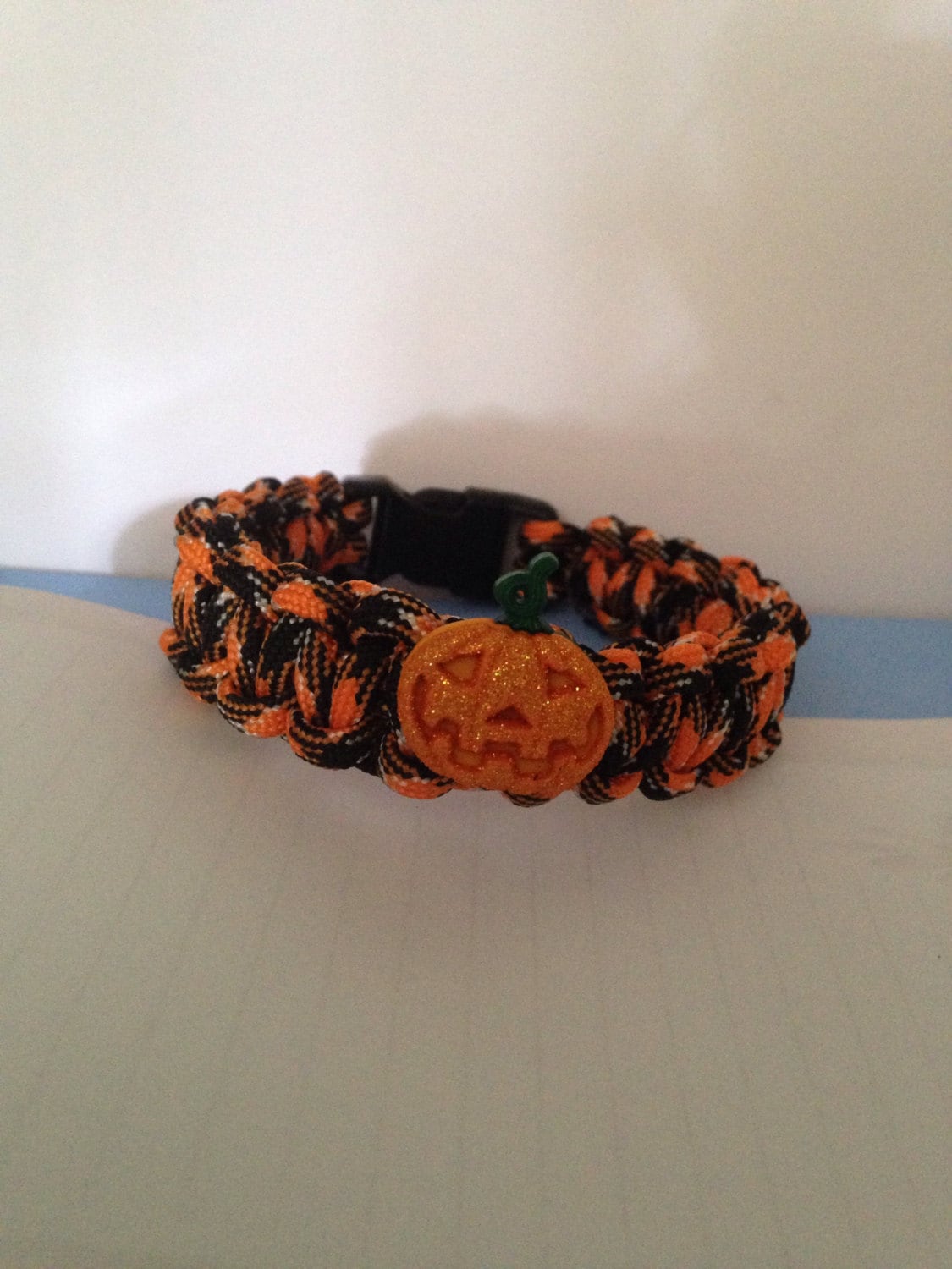 Glitzer Kürbis Paracord Armband Glitzer Kürbis Paracord Armband von EnchantingWanderer