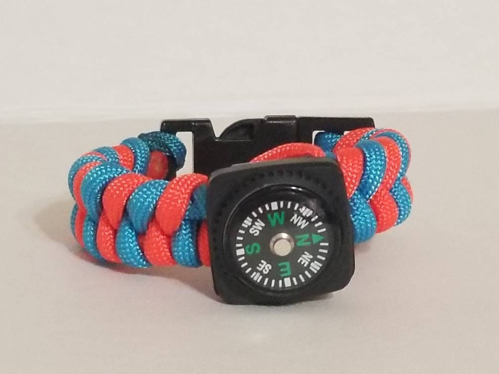 Neon Blau/Neon Orange Fishtail Paracord W/Kompass Anhänger Neon Blau/Neon Orange Fishtail Paracord W/Kompass Anhänger von EnchantingWanderer