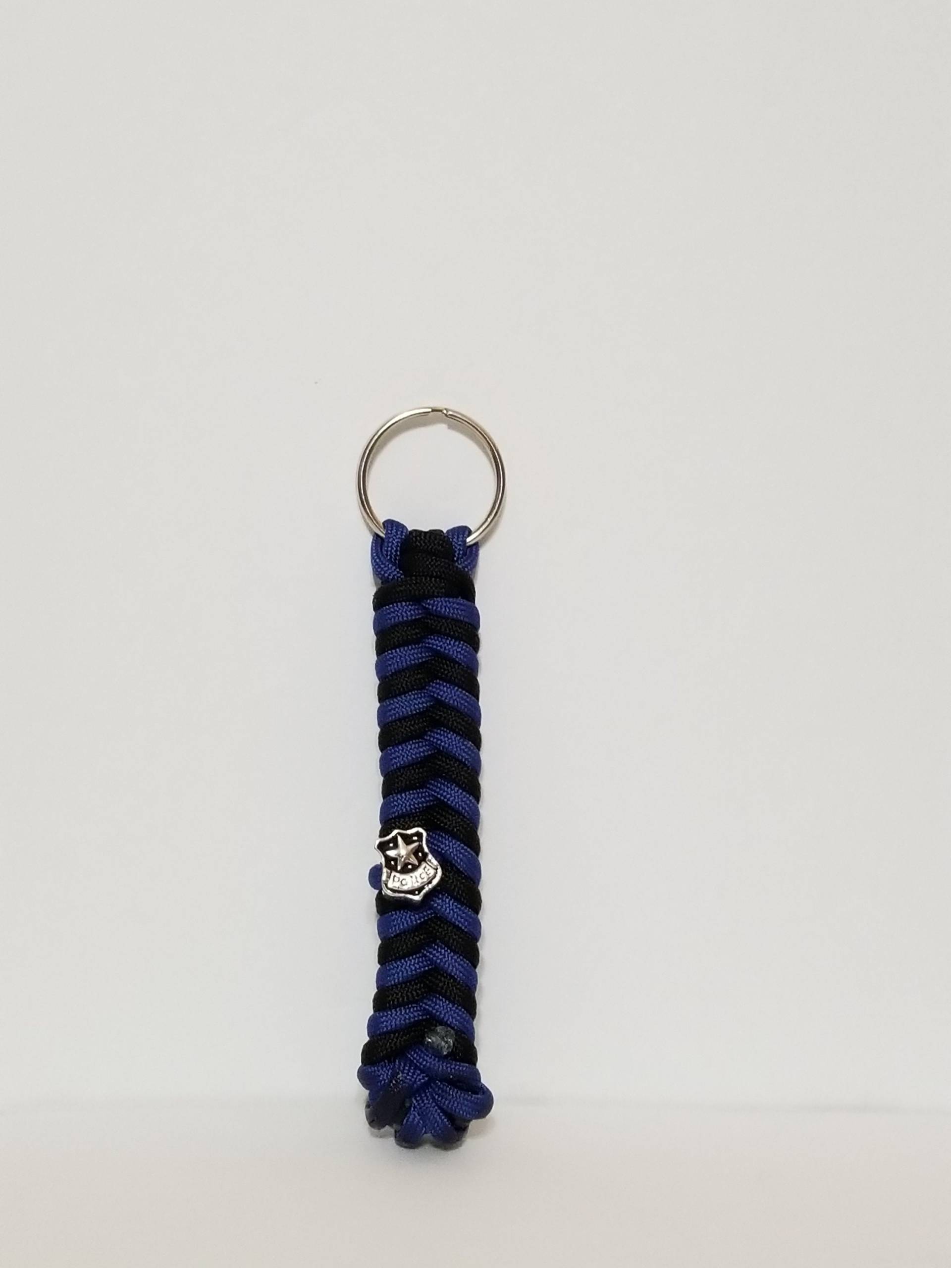 Schmaler Blauer Schlüsselanhänger Aus Paracord Schmaler Blauer Schlüsselanhänger Aus Paracord von EnchantingWanderer