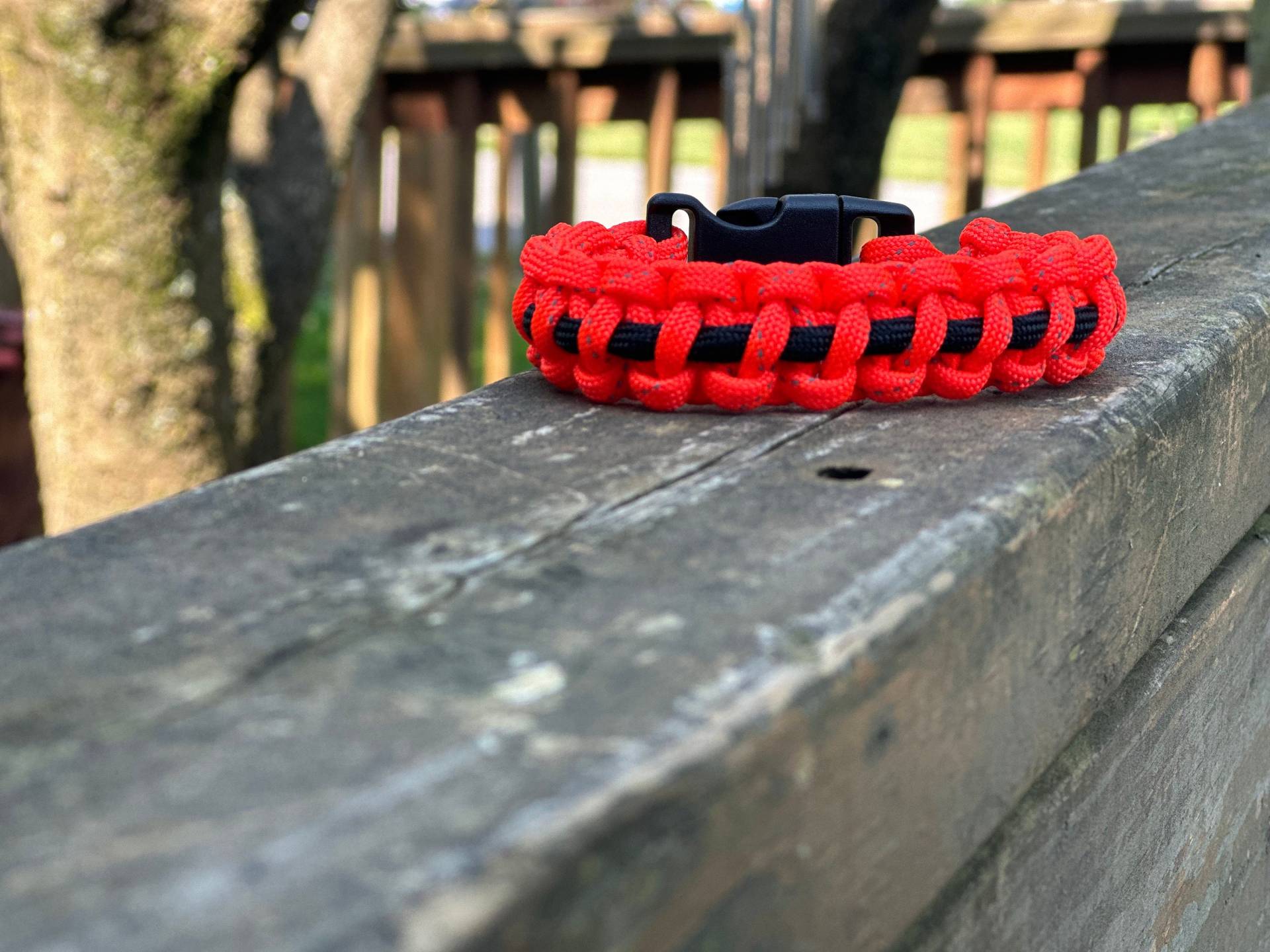 Sicherheits Reflective Mit Schwarzem Paracord Armband Sicherheits Reflective Mit Schwarzem Paracord Armband von EnchantingWanderer