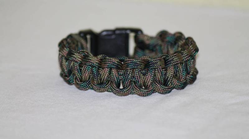 Wald Camo Para Cord Armband von EnchantingWanderer