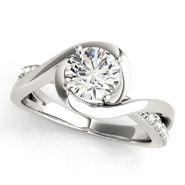 Schöne Split Schaft Diamant Verlobungsring, Gebogen Bypass Verlobungsring Schöne Split Schaft Diamant Verlobungsring, Gebogen Bypass Verlobungsring von EncoreDT