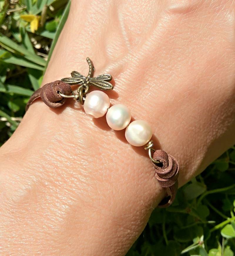 Perlenarmband, Boho Schmuck, Leder Perlen Armband, Perlenschmuck, Libellen Süsswasserperlen von EndiaDesign