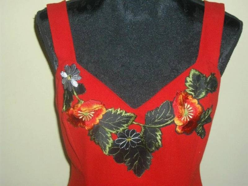 Lady in Rot/Ooak/Upcycling/Endladesign/ Langes Besticktes Kleid/Hochzeitskleid/Größe L/Ecofriendly/ Endladesign/ Elegant von Endladesign