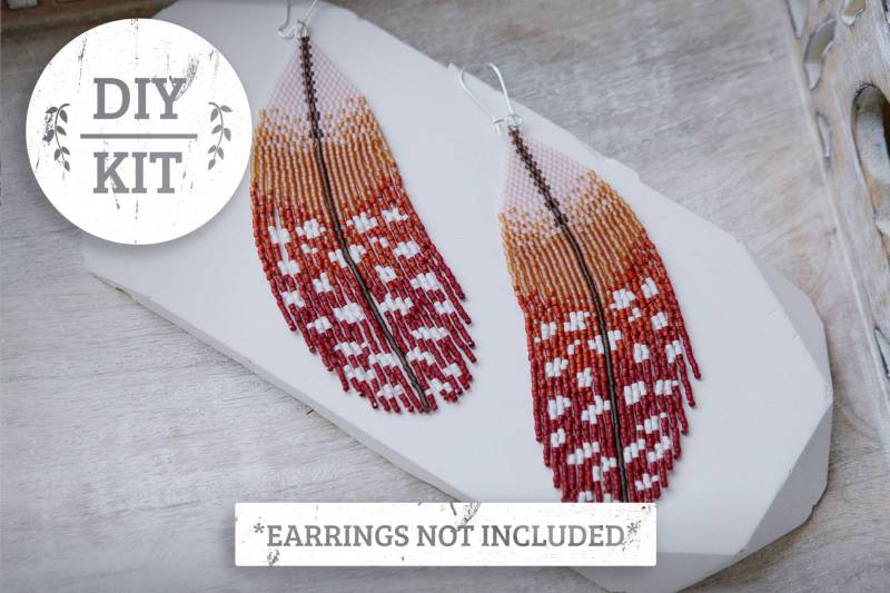 Das Federn Diy Kit | Handgewebte Perlen Fransen Ohrringe Kit Gemustert in Den Farben Pink Und Burgund/Kastanienbraun von EndlessBeadsCo