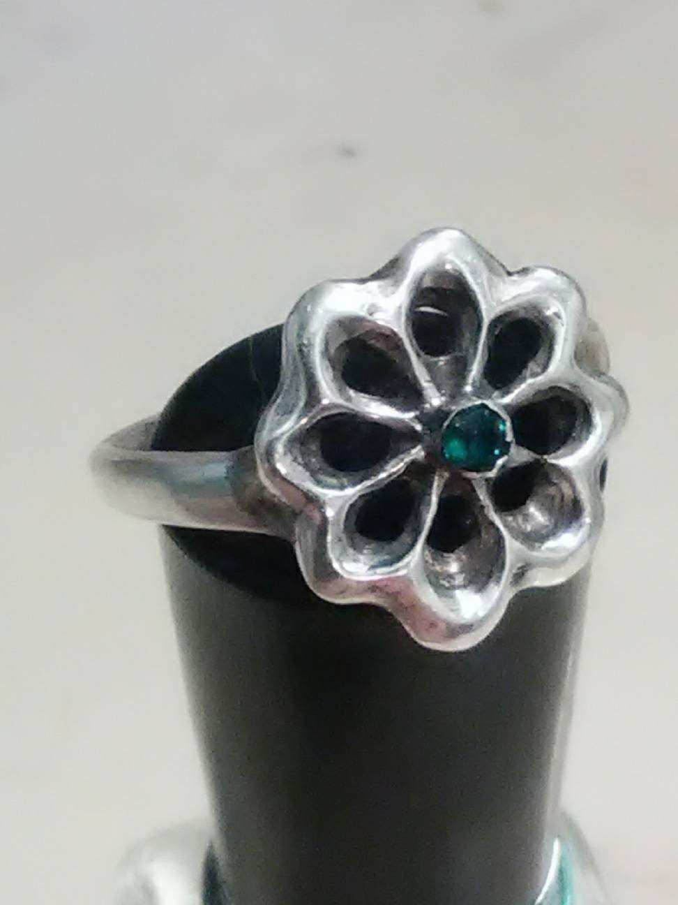 Sterlingsilber Ring Blume Geschenk Idee Hand Gemacht Liebling "Daisy" Design Mit Blauen Topas Zentrum Stein Sterlingsilber Ring Blume Geschenk Idee Hand Gemacht Liebling "Daisy" Design Mit Blauen Topas Zentrum Stein von EndlessFunctionalArt
