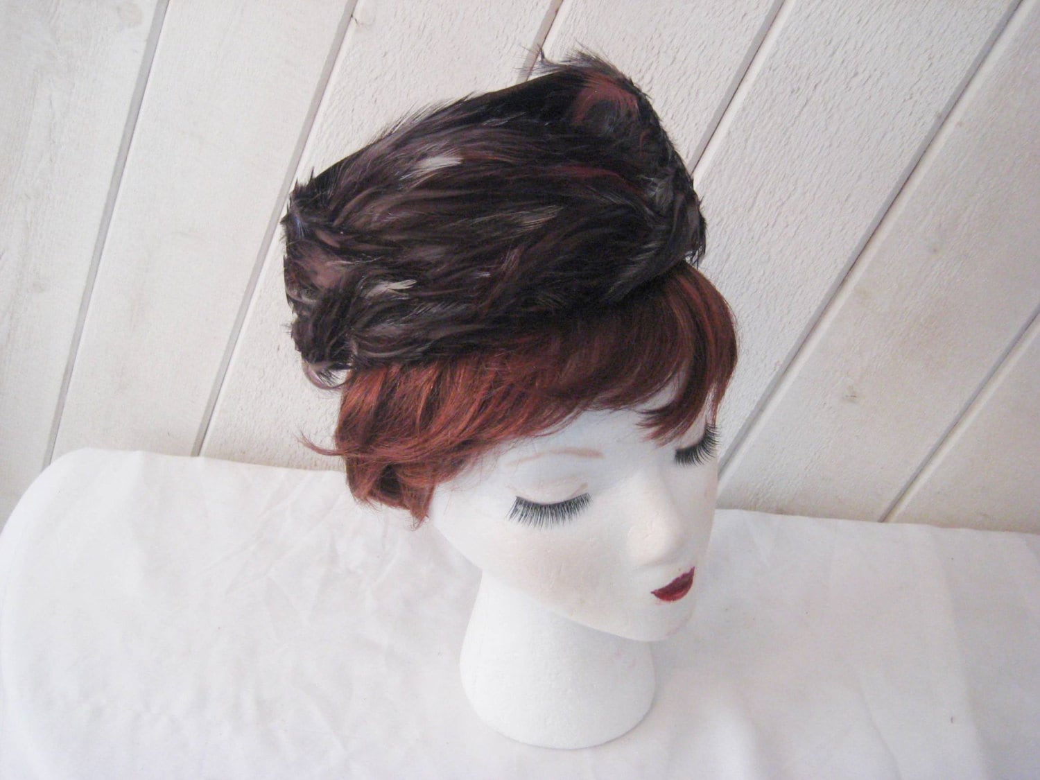 Brauner Pillbox Hut Mit Bienenkorb Form, 50Er 60Er Jahre, Mid Century von EndlesslyVintage