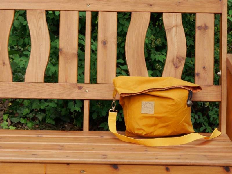 Schultertasche Aus Oilskin Schultertasche Aus Oilskin von Enemenema