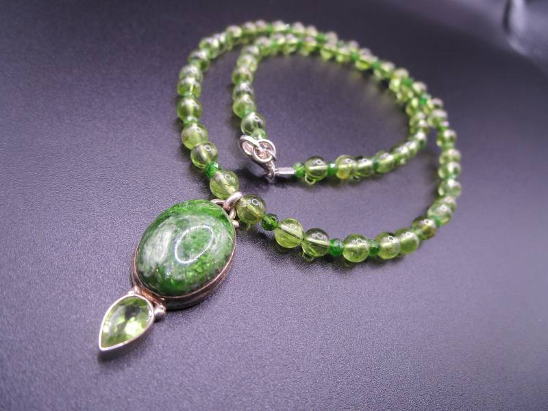 Chromdiopsid Peridot Kette Nie Aufgeben Und Verbessere Dich Chromdiopsid Peridot Kette Nie Aufgeben Und Verbessere Dich von EnergieArbeitGraz