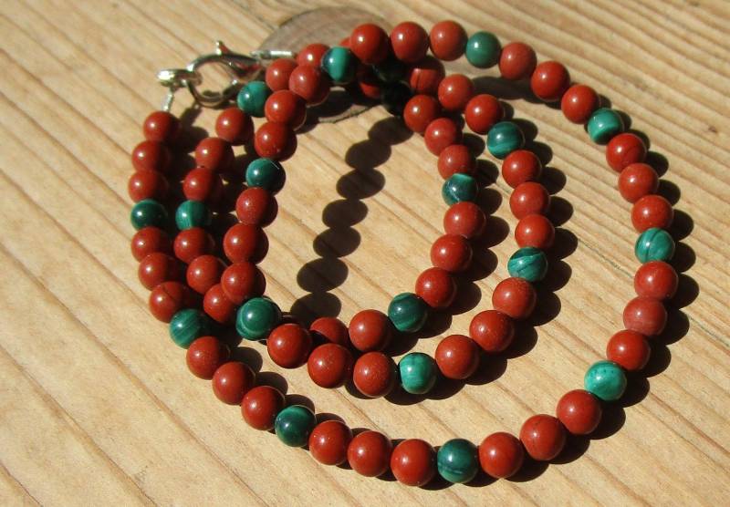 Fürs Kind Malachit Rote Jaspis Kette Fürs Kind Malachit Rote Jaspis Kette von EnergieArbeitGraz