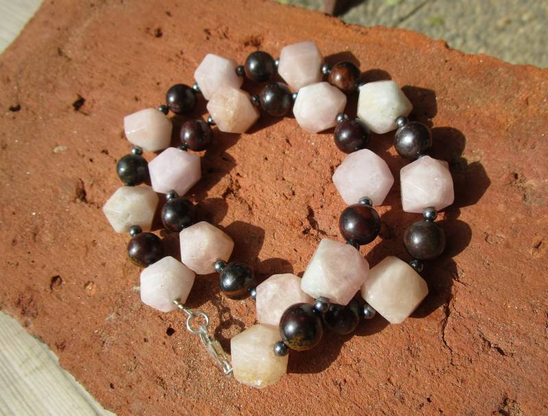 Morganit Tigereisen Kette Eine Größere Authentizität Erreichen Morganit Tigereisen Kette Eine Größere Authentizität Erreichen von EnergieArbeitGraz