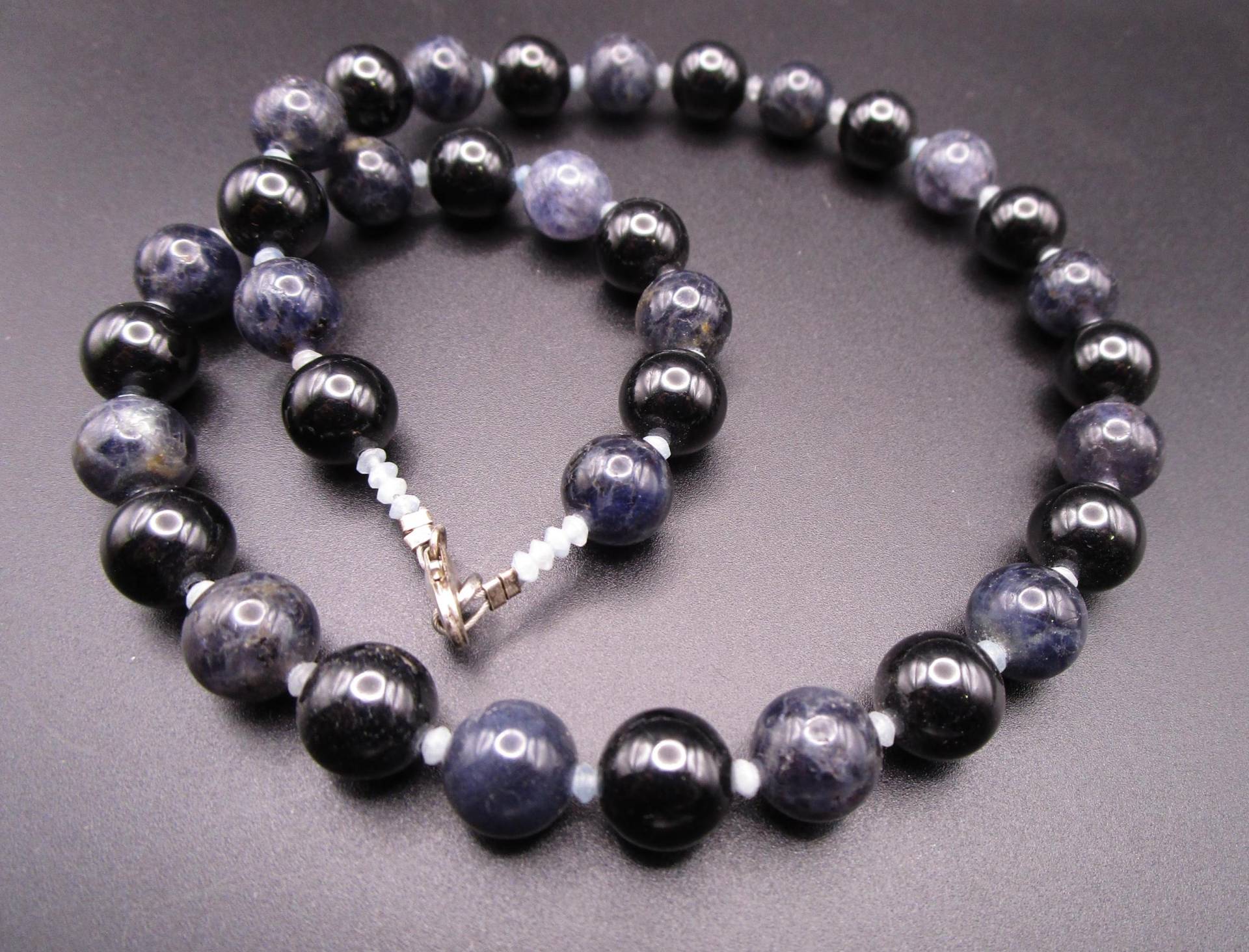 Schwarze Turmalin Iolith Aquamarin Kette Schwarze Turmalin Iolith Aquamarin Kette von EnergieArbeitGraz