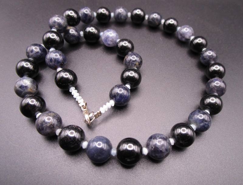 Schwarze Turmalin Iolith Aquamarin Kette Schwarze Turmalin Iolith Aquamarin Kette von EnergieArbeitGraz