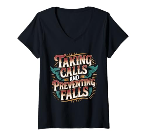 Damen Taking Calls and Preventing Falls Nurse Dedication - T-Shirt mit V-Ausschnitt Damen Taking Calls and Preventing Falls Nurse Dedication - T-Shirt mit V-Ausschnitt von Engagierte Krankenschwester Reise