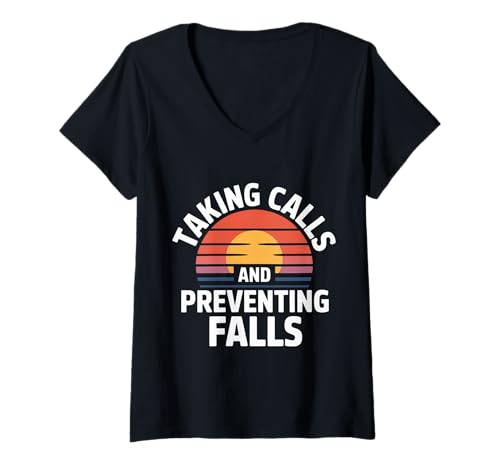 Damen Taking Calls and Preventing Falls Nurse Dedication |- T-Shirt mit V-Ausschnitt Damen Taking Calls and Preventing Falls Nurse Dedication |- T-Shirt mit V-Ausschnitt von Engagierte Krankenschwester Reise