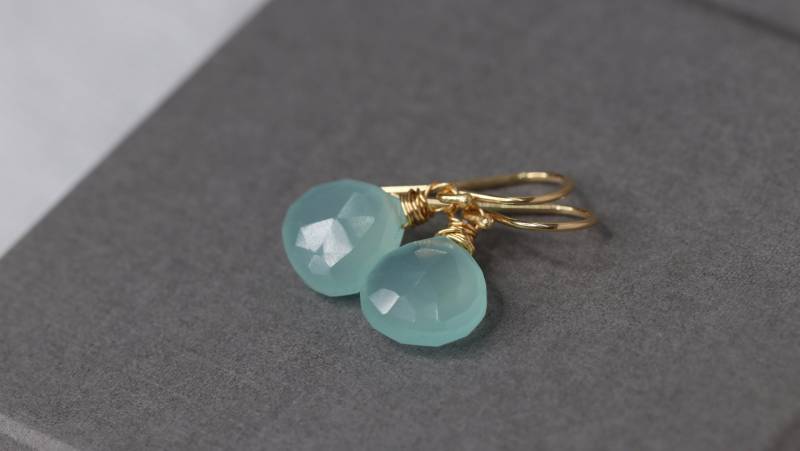 Aqua Chalcedon Ohrringe, Sterlingsilber Gold Hänge Silber, Brautohrringe, Barock Edelstein Ohrringe von Engalinia