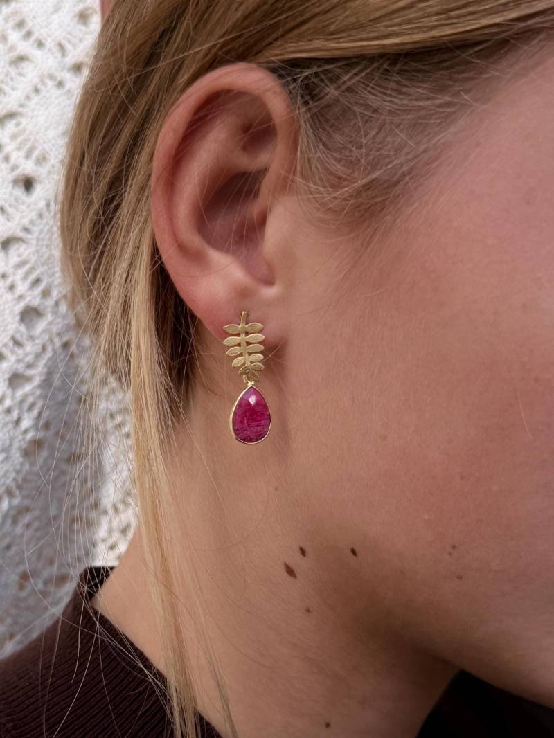Edelstein Ohrstecker, Blattstecker, Gold Ohrringe, Granat, Rubin, Brautohrringe, Hochzeitsschmuck, Schmuck von Engalinia